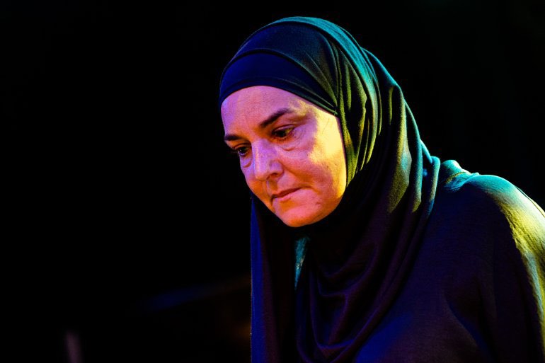 Lezbiyan, İslamı qəbul edən, bipolyar pozğunluq... - Vəfat edən irlandiyalı müğənninin faciəli taleyi haqqında
