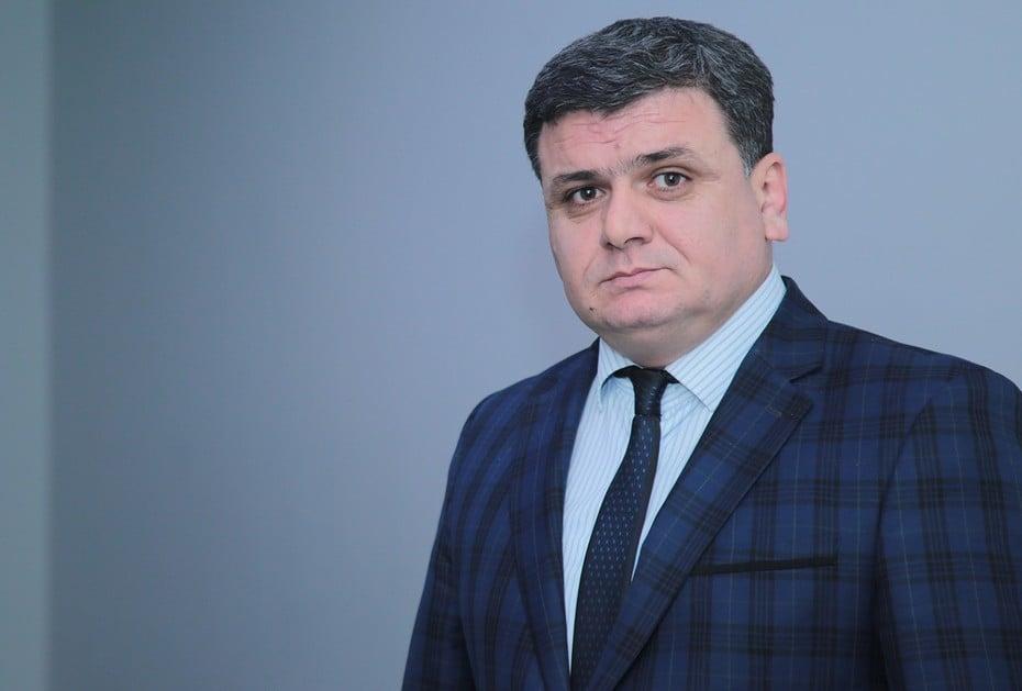 "Nömrənin üzərinə corab asırlar, "kapot"u qaldırırlar..." - Parkinqə 1 manat ödəmək yaxşıdır, yoxsa 700 manatlıq cərimə?