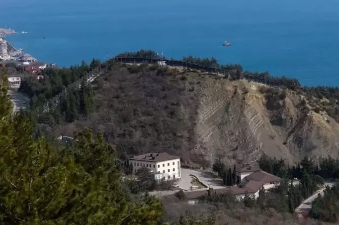 "Həftənin 7 günü, 24 saat..." - Putinin “Olivye” malikanəsi ilə bağlı gizli məlumat DEŞİFRƏ OLUNDU - FOTO