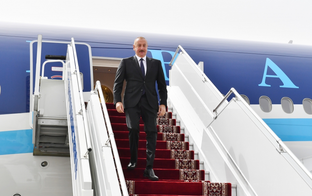 Prezident Tacikistana getdi - FOTO