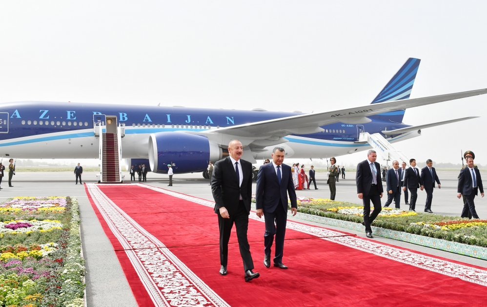 Prezident Tacikistana getdi - FOTO