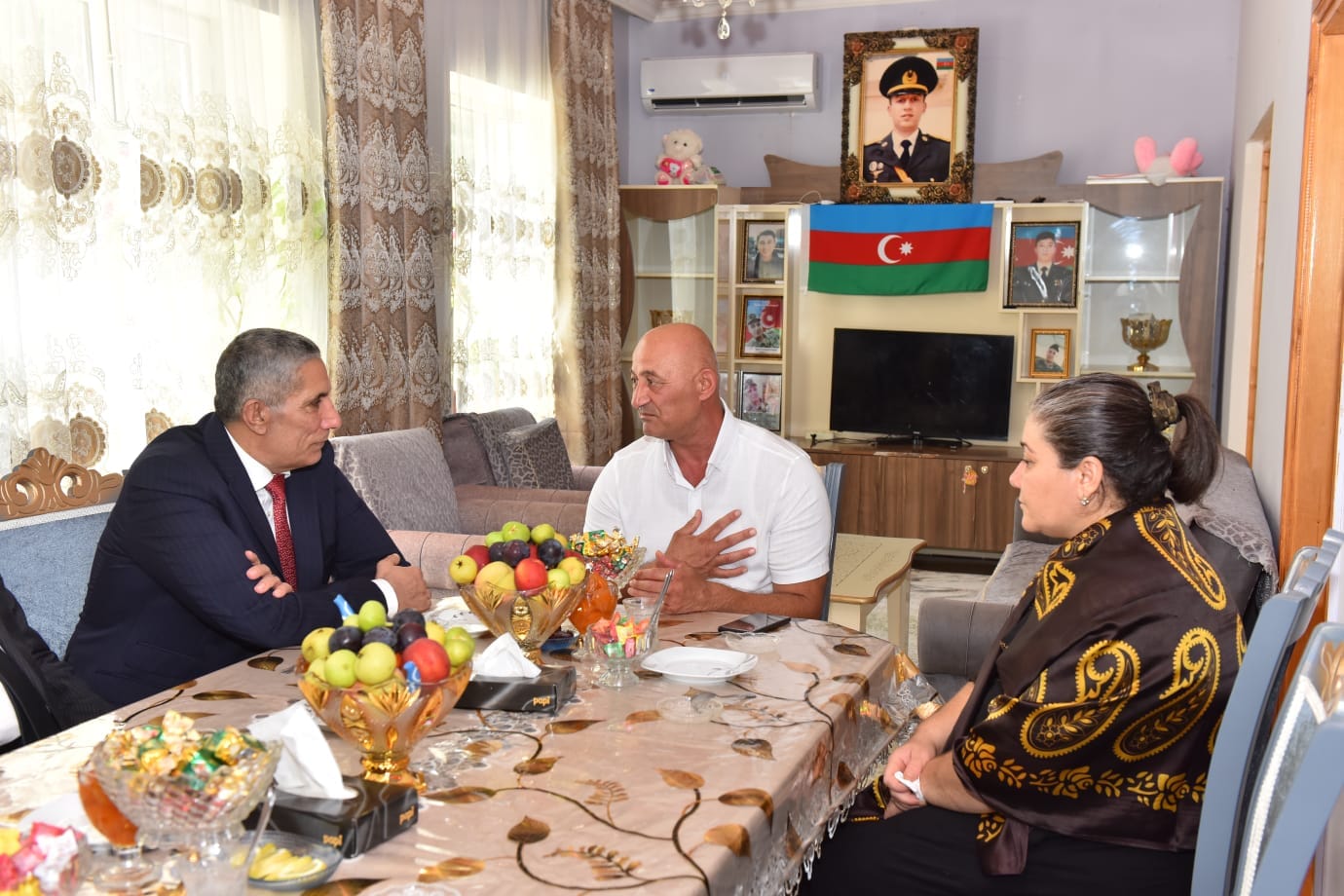 Siyavuş Novruzov seçicilərlə görüş çərçivəsində şəhid ailələrini ziyarət etdi - FOTOLAR