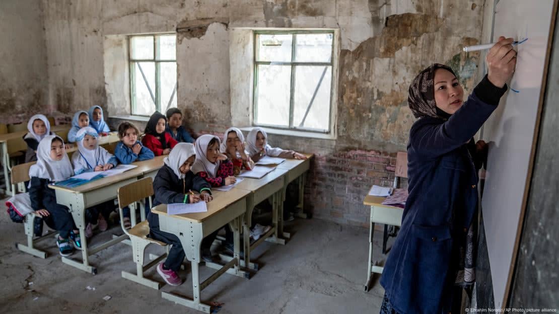 Taliban Əfqanıstanda təhsili necə dinləşdirir? - HESABAT