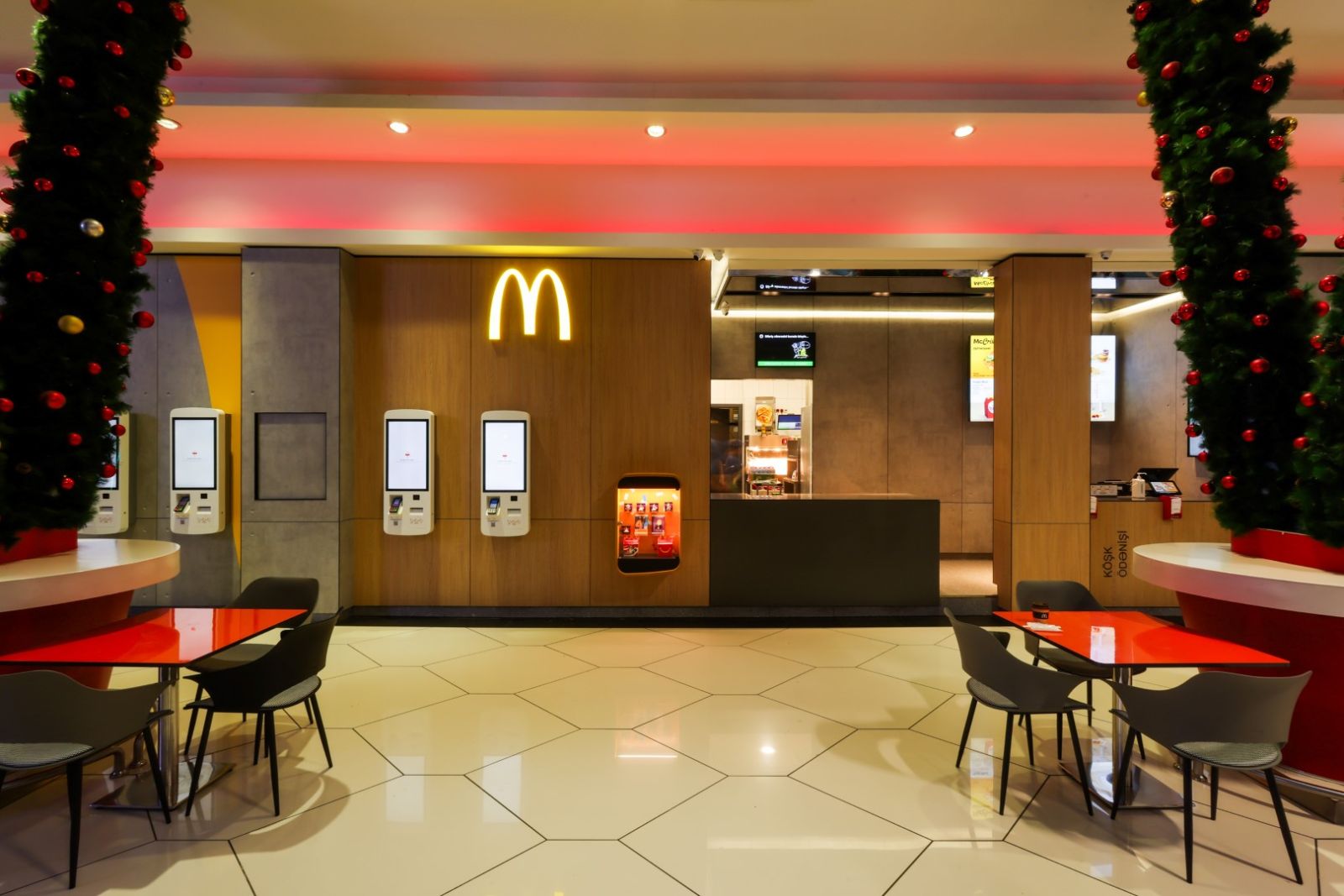 "Metropark"da yeni "McDonald's" restoranı açıldı - FOTO
