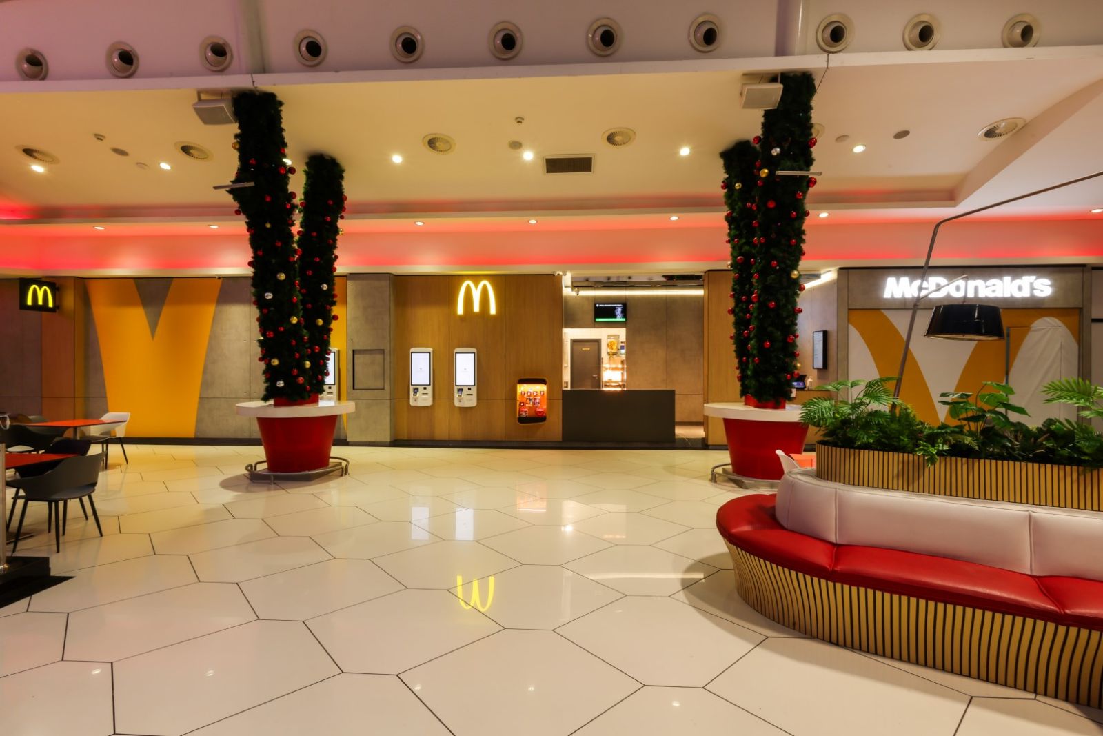 "Metropark"da yeni "McDonald's" restoranı açıldı - FOTO