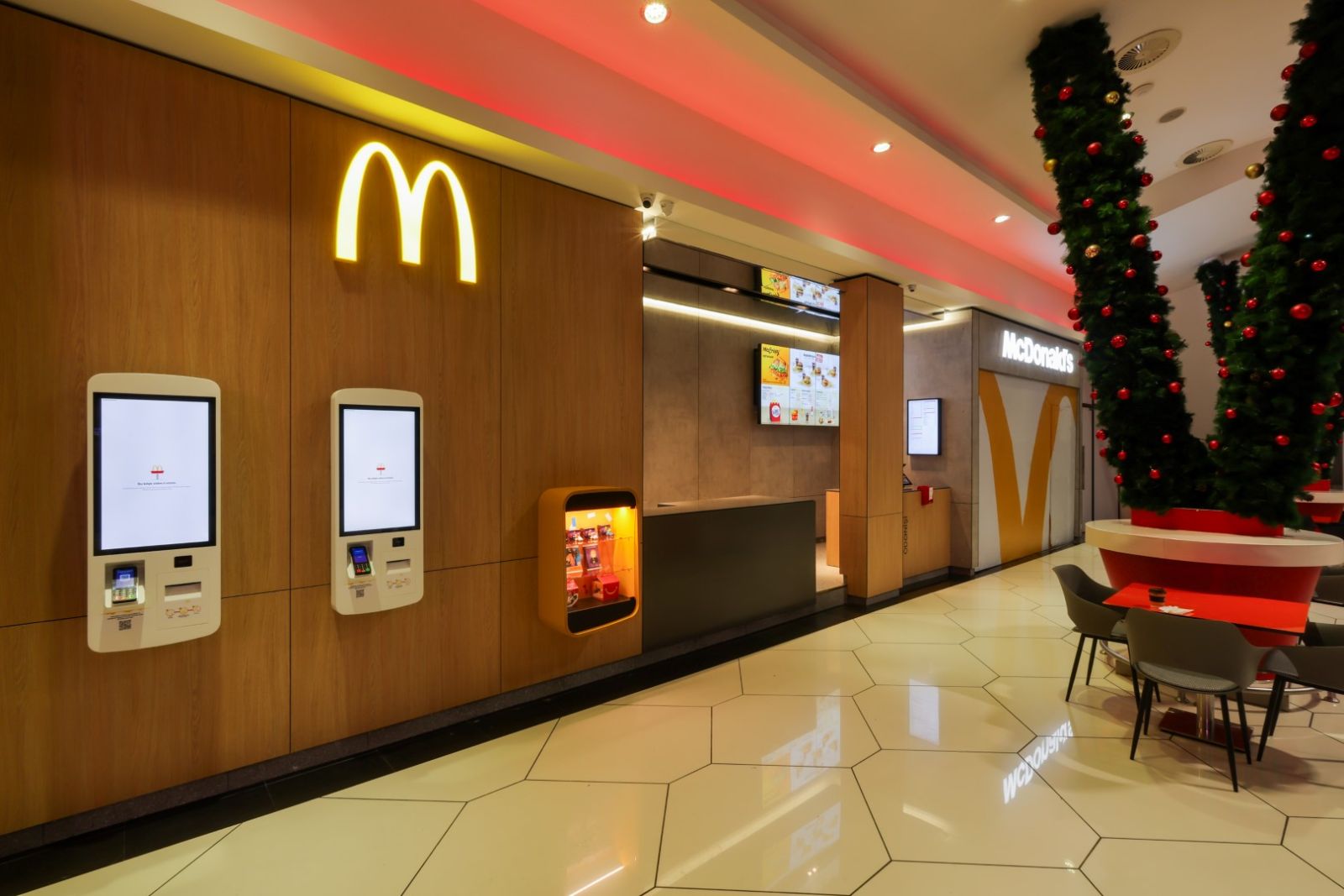 "Metropark"da yeni "McDonald's" restoranı açıldı - FOTO