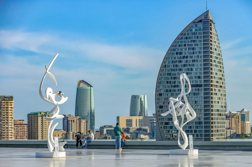 FORBES Heydər Əliyev Mərkəzindən yazdı - FOTOLAR