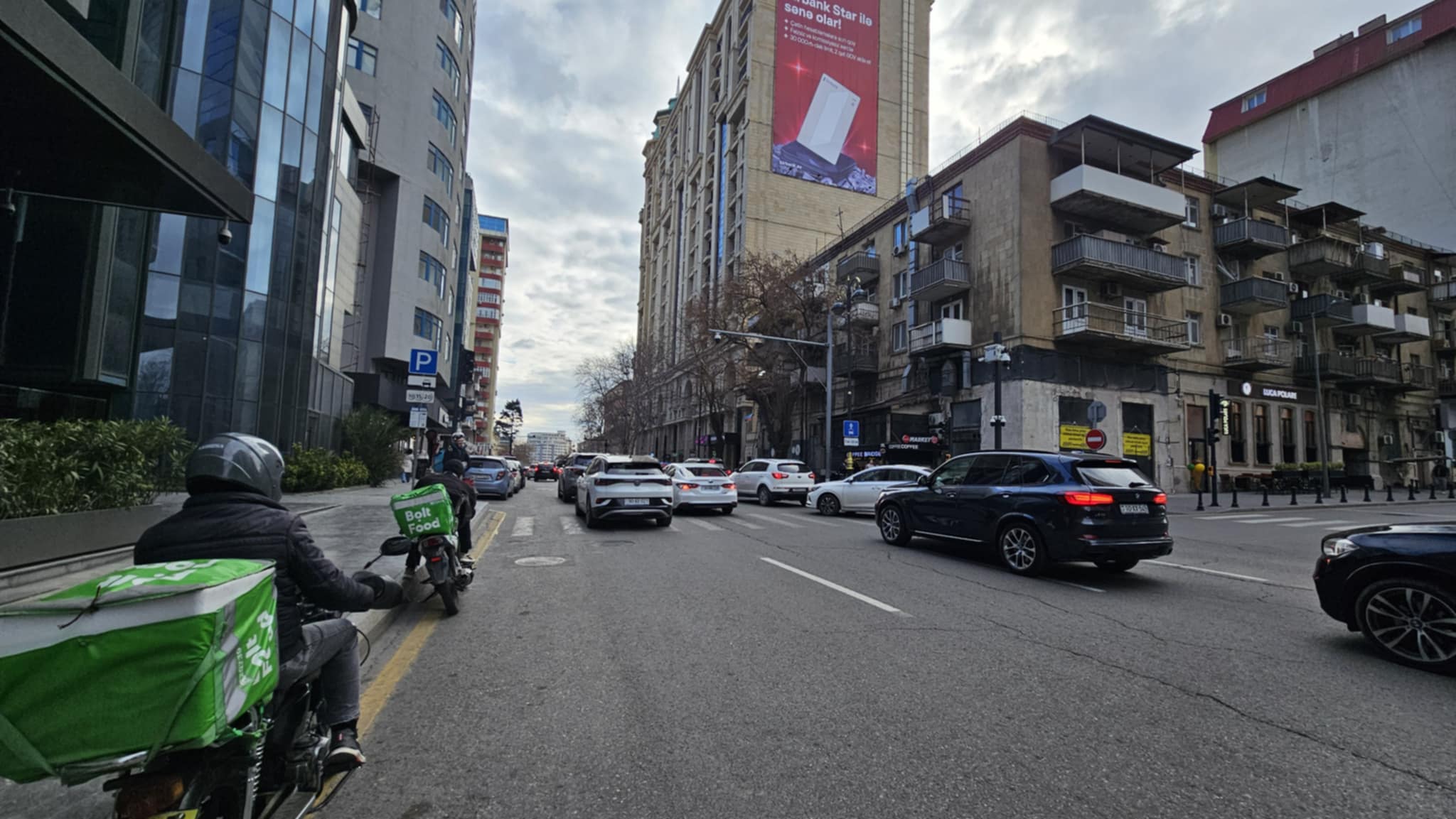 Bakının mərkəzi küçəsində işıqforlar İŞLƏMİR - Sürücü və piyadalar çətin durumda... + FOTOLAR