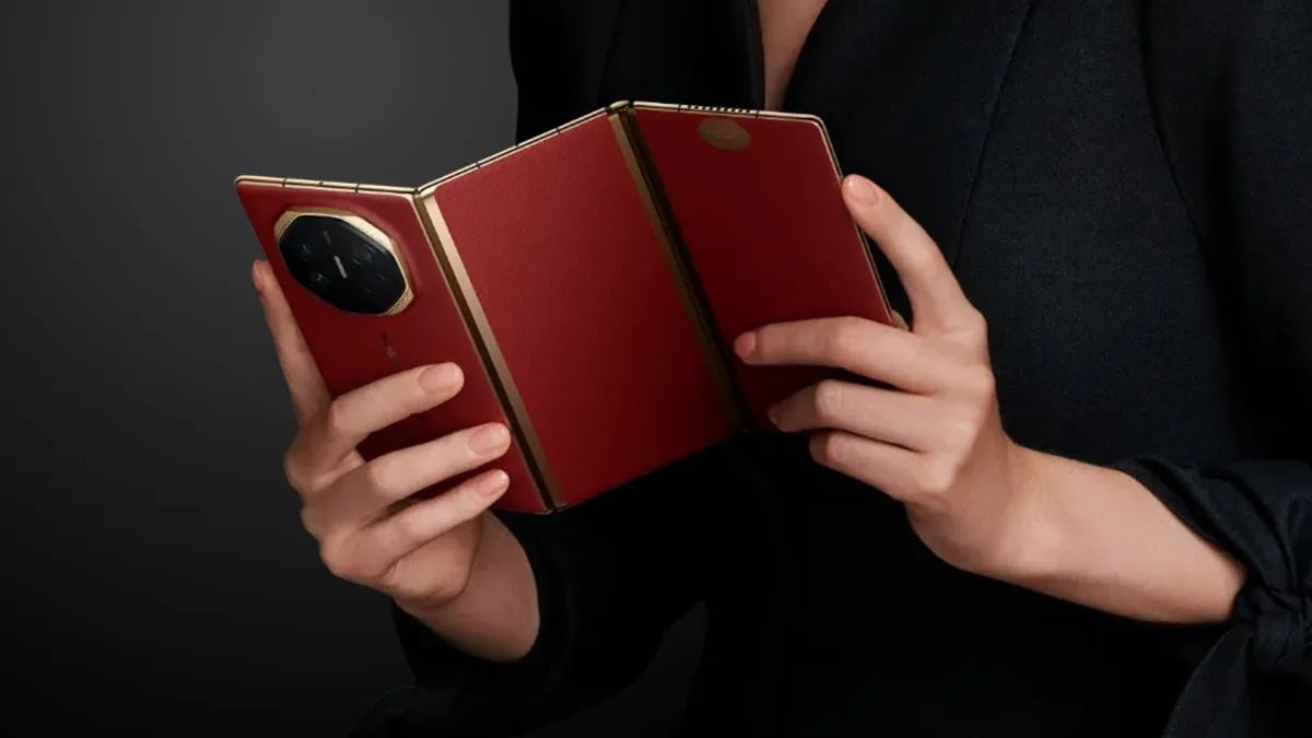 "Huawei"dən üçqat qatlanan yeni telefon - FOTO