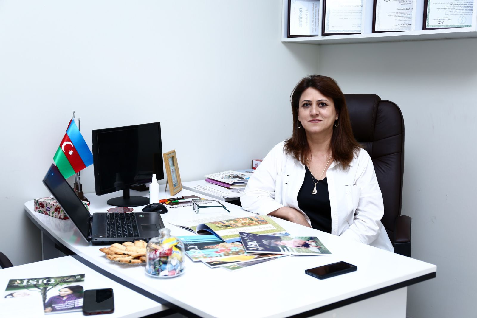 Kişilərdə kosmetikaya maraq artır: Dəb, yoxsa dəyərlərin aşınması?