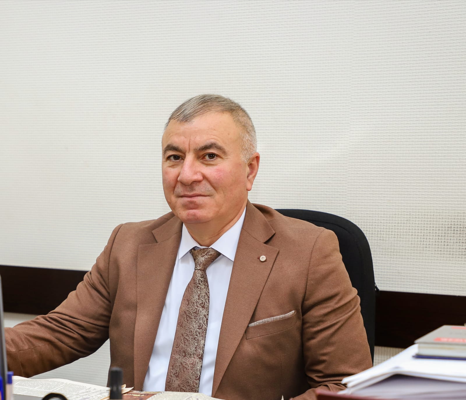 Rama yenə diz çökdü - Zarafat, yoxsa siyasi mesaj?