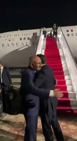 Diplomatiyada "hava öpüşü": Makronla Paşinyan gündəm oldu - VİDEO