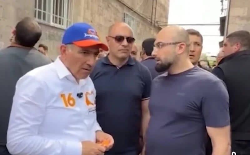 Paşinyanın erməni gənci ilə mübahisəsi: "Qarabağ bizim deyildi" - FOTO
