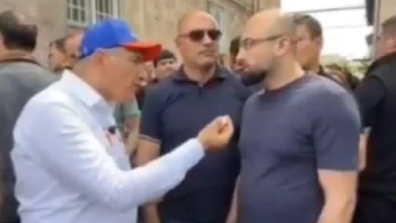 Paşinyanın erməni gənci ilə mübahisəsi: "Qarabağ bizim deyildi" - FOTO