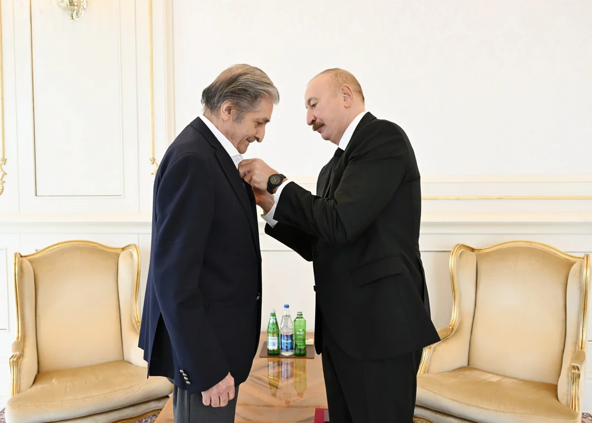 Prezident İlham Əliyev Fərhad Xəlilova “İstiqlal” ordenini təqdim edib — foto 6