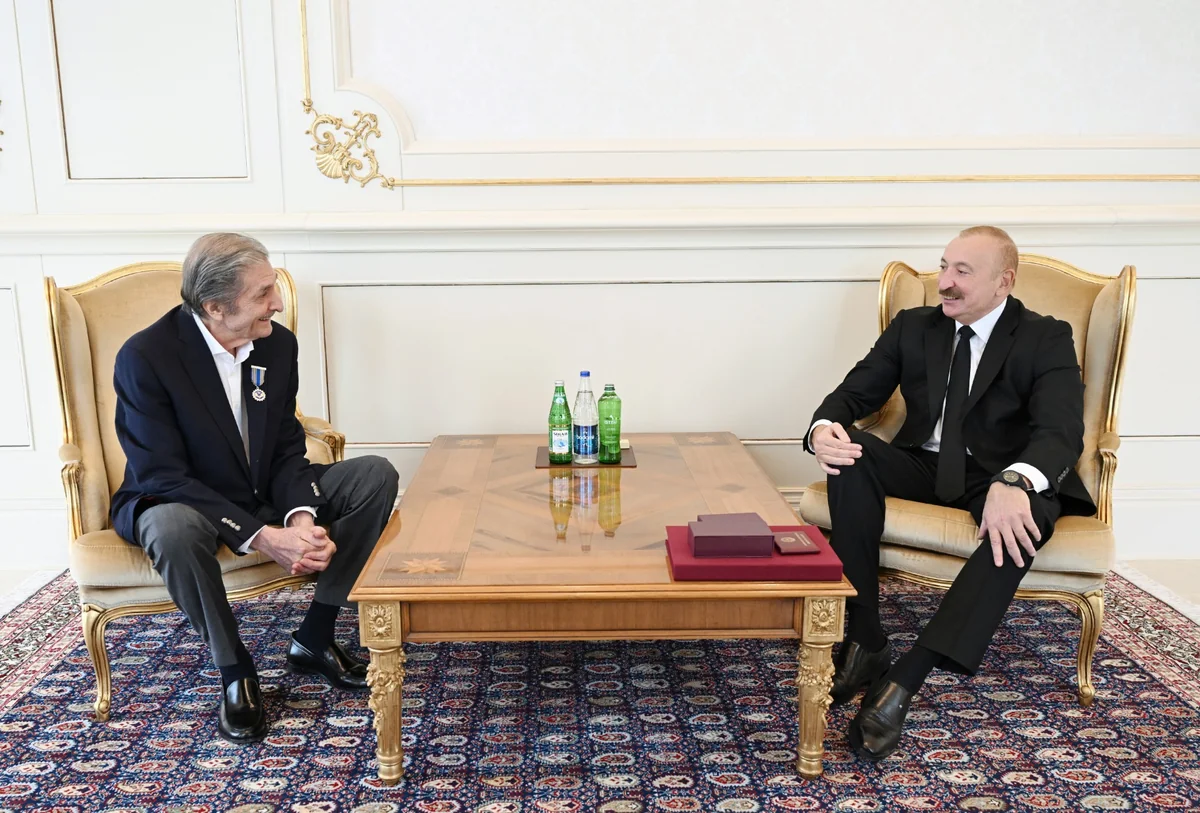 Prezident İlham Əliyev Fərhad Xəlilova “İstiqlal” ordenini təqdim edib — foto 7