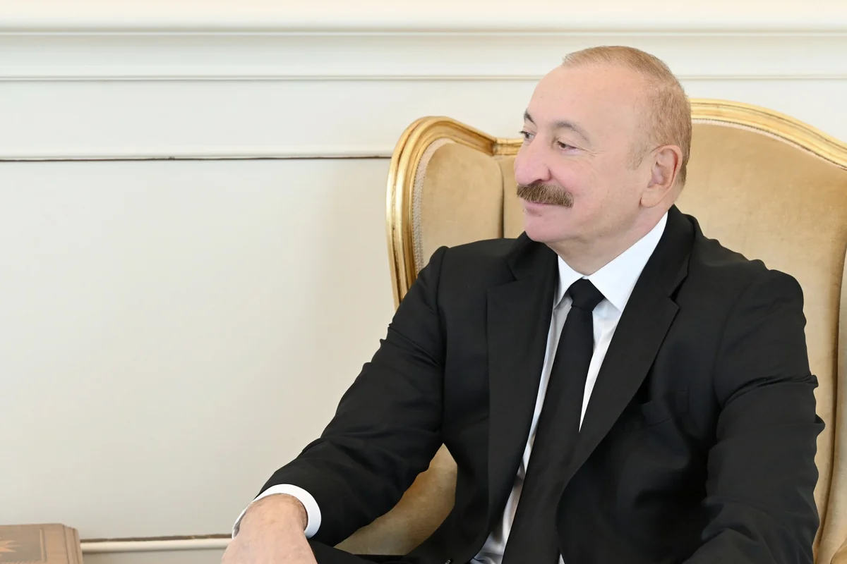 Prezident İlham Əliyev Fərhad Xəlilova “İstiqlal” ordenini təqdim edib — foto 2