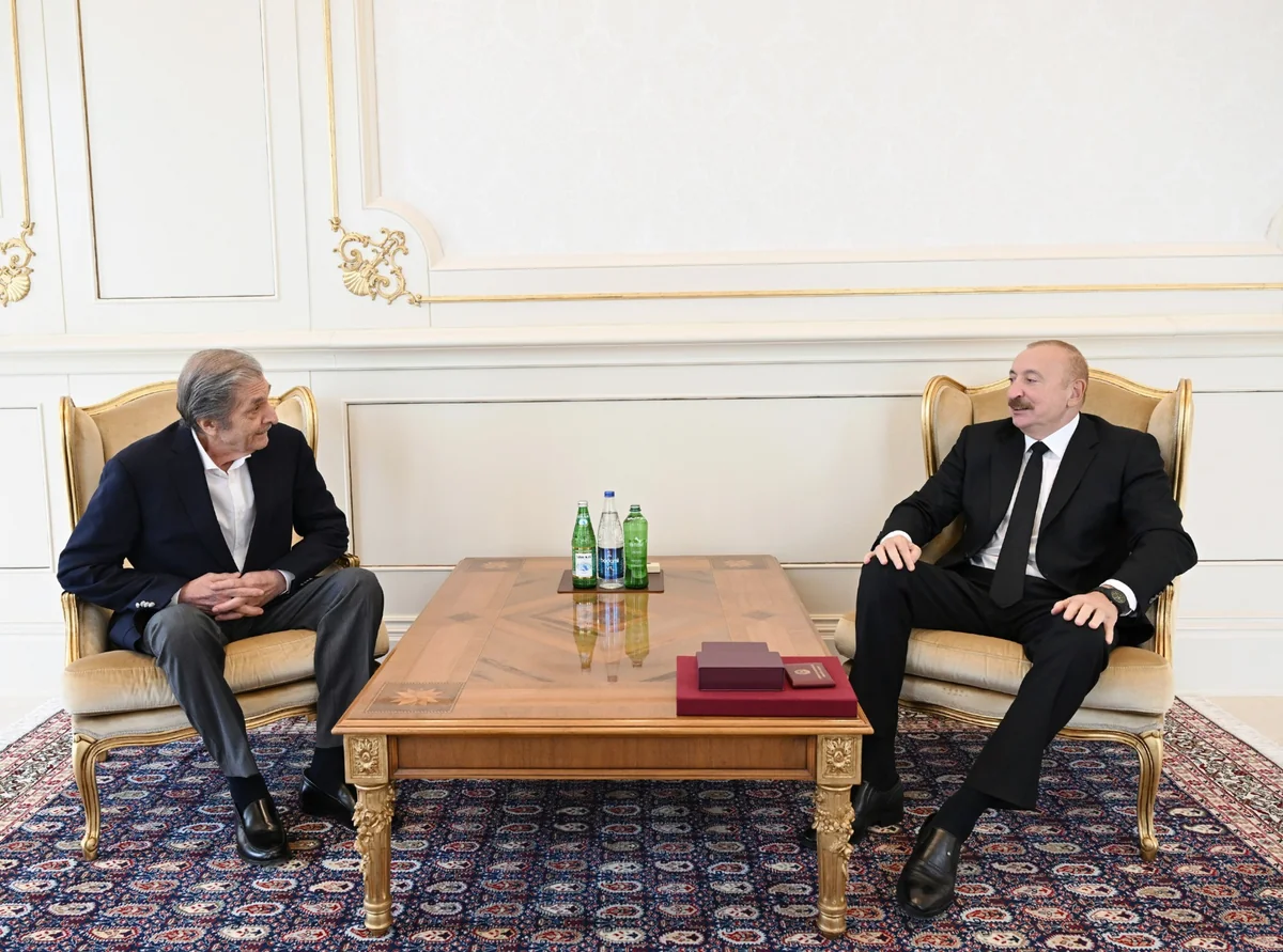 Prezident İlham Əliyev Fərhad Xəlilova “İstiqlal” ordenini təqdim edib — foto 4