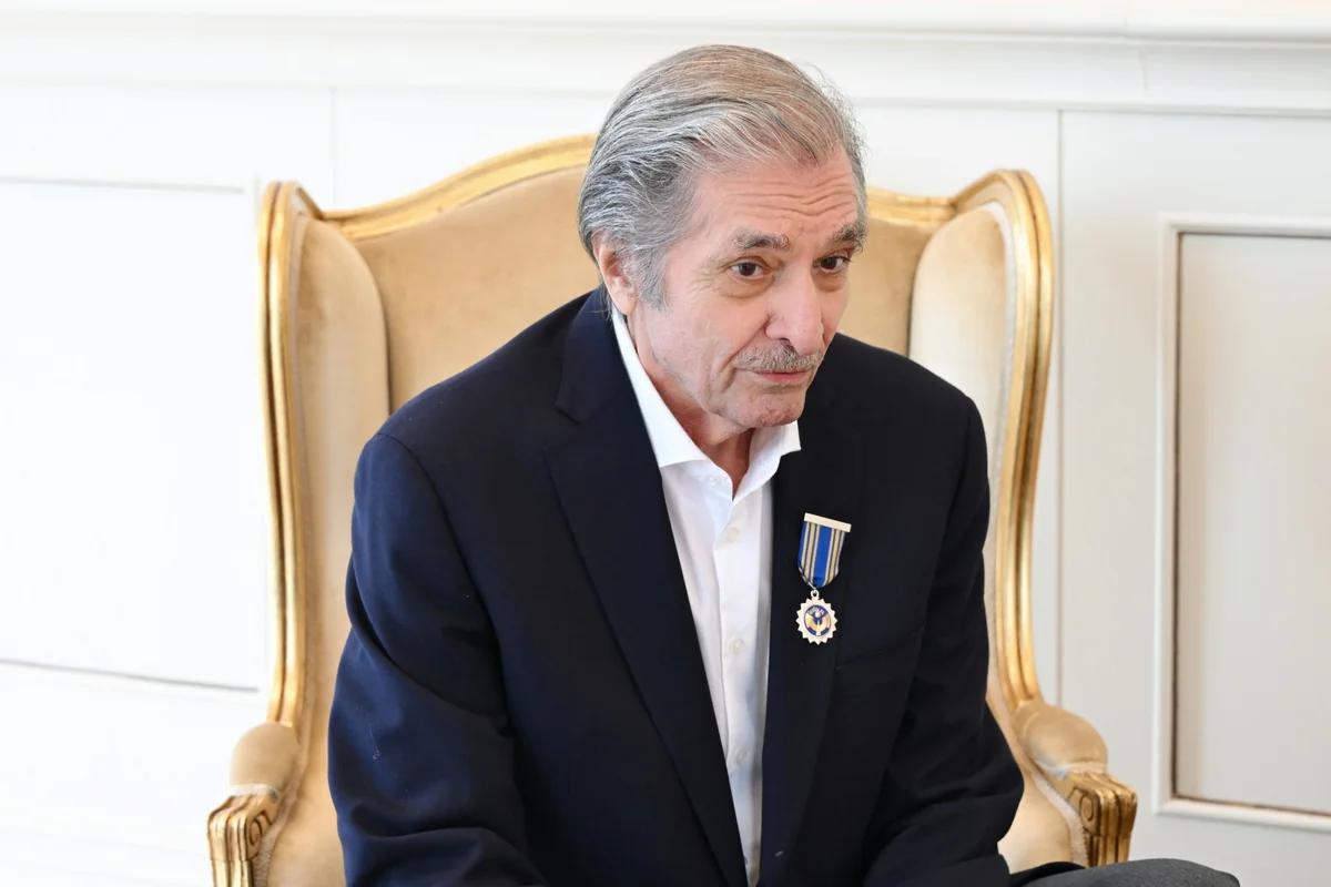 Prezident İlham Əliyev Fərhad Xəlilova “İstiqlal” ordenini təqdim edib — foto 3