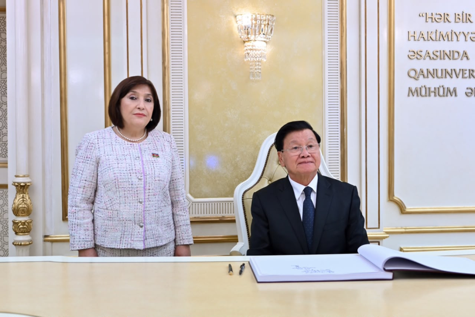 Laos Prezidenti Milli Məclisdə olub xəbəri üçün şəkil